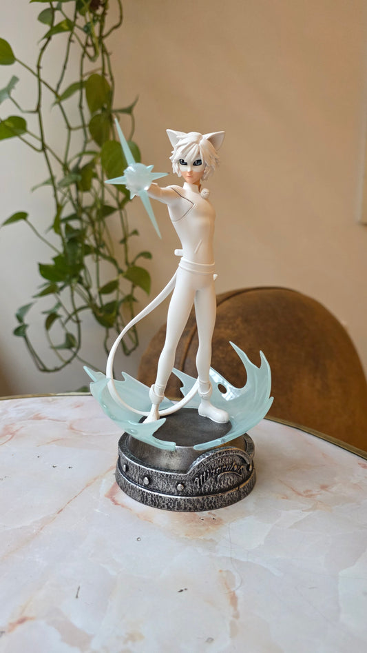 Cat Blanc Figure